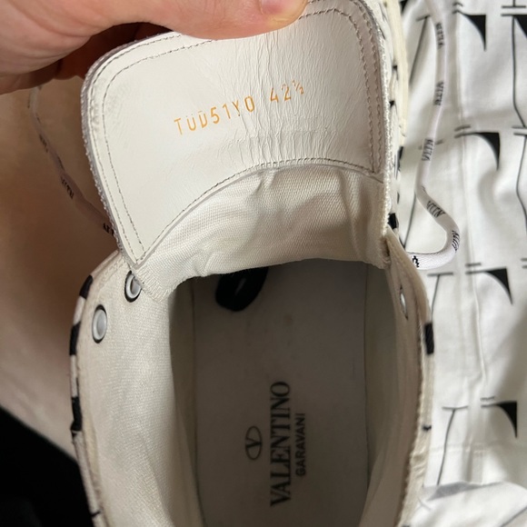 Valentino high cut sneaker 9 1/2 - Picture 2 of 2